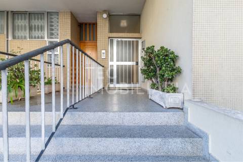 Apartamento T2+1 em Ermesinde, num prédio com elevador e 2 lugares de garagem