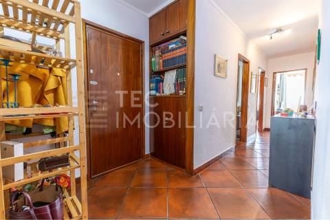 Apartamento T2+1 em Ermesinde, num prédio com elevador e 2 lugares de garagem