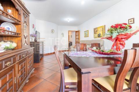 Apartamento T2+1 em Ermesinde, num prédio com elevador e 2 lugares de garagem