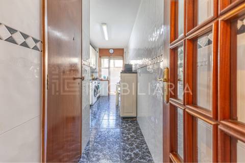 Apartamento T2+1 em Ermesinde, num prédio com elevador e 2 lugares de garagem