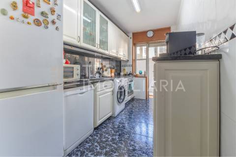 Apartamento T2+1 em Ermesinde, num prédio com elevador e 2 lugares de garagem