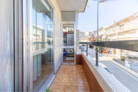 Apartamento T2+1 em Ermesinde, num prédio com elevador e 2 lugares de garagem