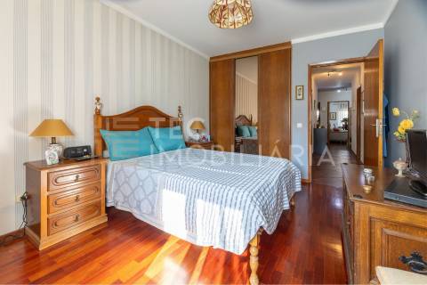 Apartamento T2+1 em Ermesinde, num prédio com elevador e 2 lugares de garagem