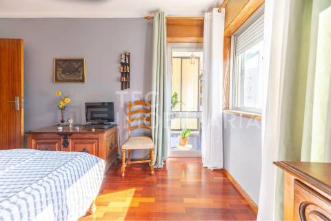 Apartamento T2+1 em Ermesinde, num prédio com elevador e 2 lugares de garagem