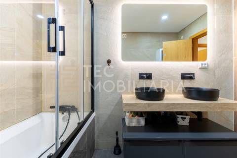 Apartamento T3 Recuado com Terraço — Último Andar — Valongo (Av. Dr. Fernando Melo)