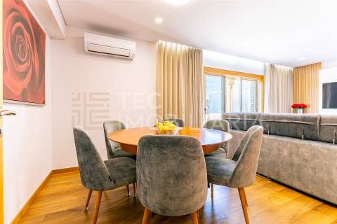 Apartamento T3 Recuado com Terraço — Último Andar — Valongo (Av. Dr. Fernando Melo)