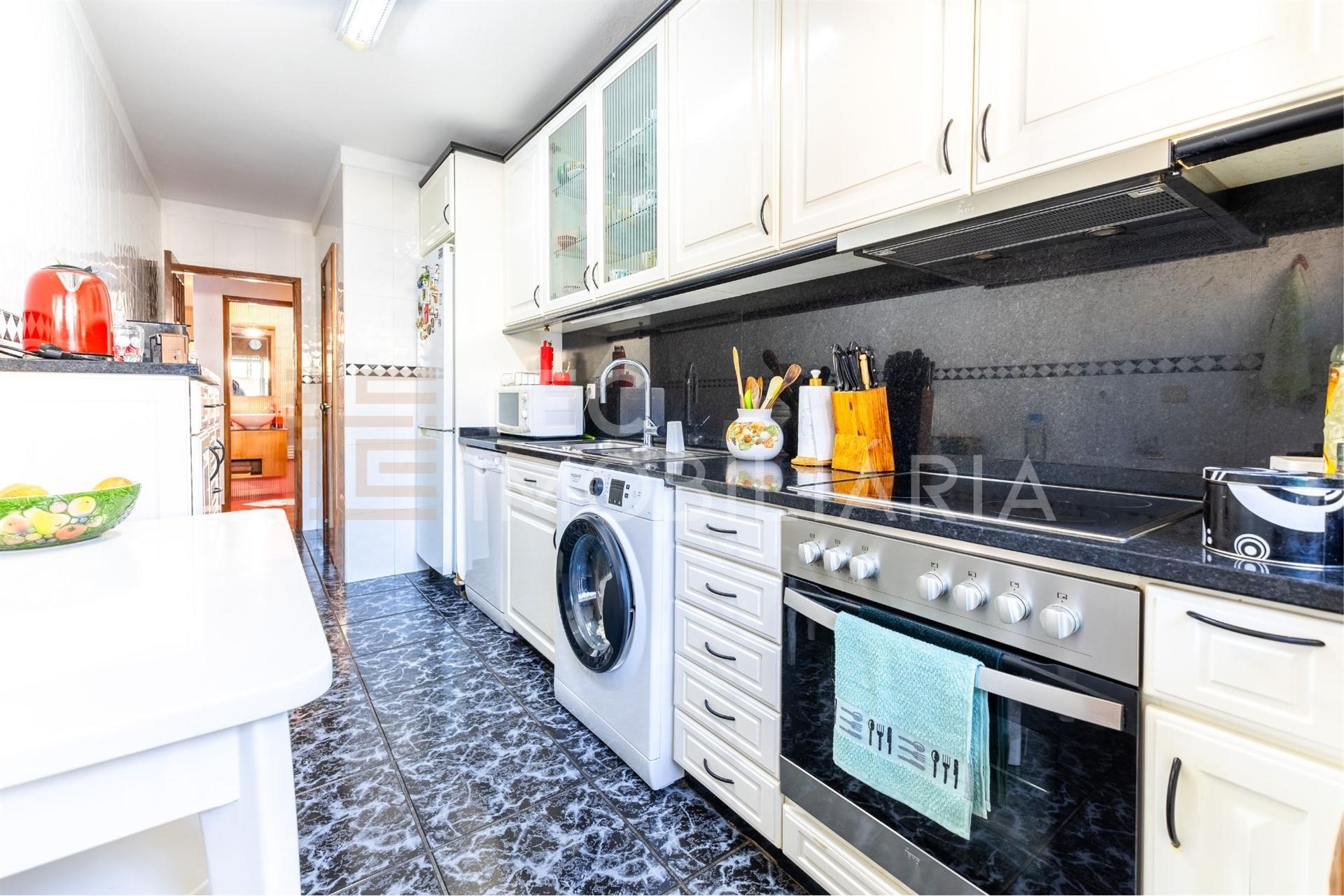 Apartamento T2+1 Ermesinde, num prédio com elevador e com 2 lugares de garagem