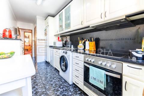 Apartamento T2+1 Ermesinde, num prédio com elevador e com 2 lugares de garagem