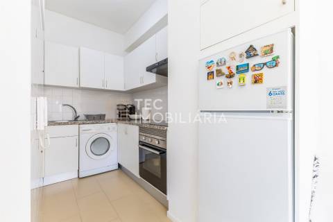 Apartamento com 1 quarto, elevador e terraço com 30m2, a 1 minuto da Estação de Metro