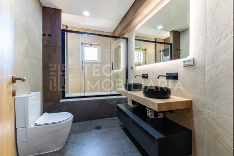 Apartamento T3 Recuado com Terraço — Último Andar — Valongo (Av. Dr. Fernando Melo)