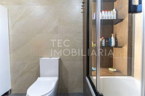 Apartamento T3 Recuado com Terraço — Último Andar — Valongo (Av. Dr. Fernando Melo)