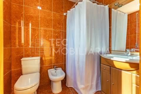 Apartamento T3 Recuado com Terraço — Último Andar — Valongo (Av. Dr. Fernando Melo)