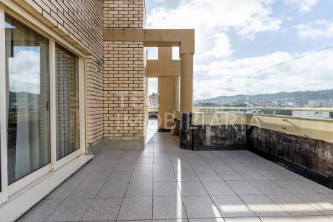 Apartamento T3 Recuado com Terraço — Último Andar — Valongo (Av. Dr. Fernando Melo)