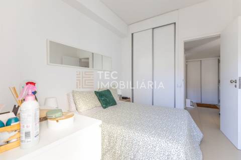 Apartamento com 1 quarto, elevador e terraço com 30m2, a 1 minuto da Estação de Metro