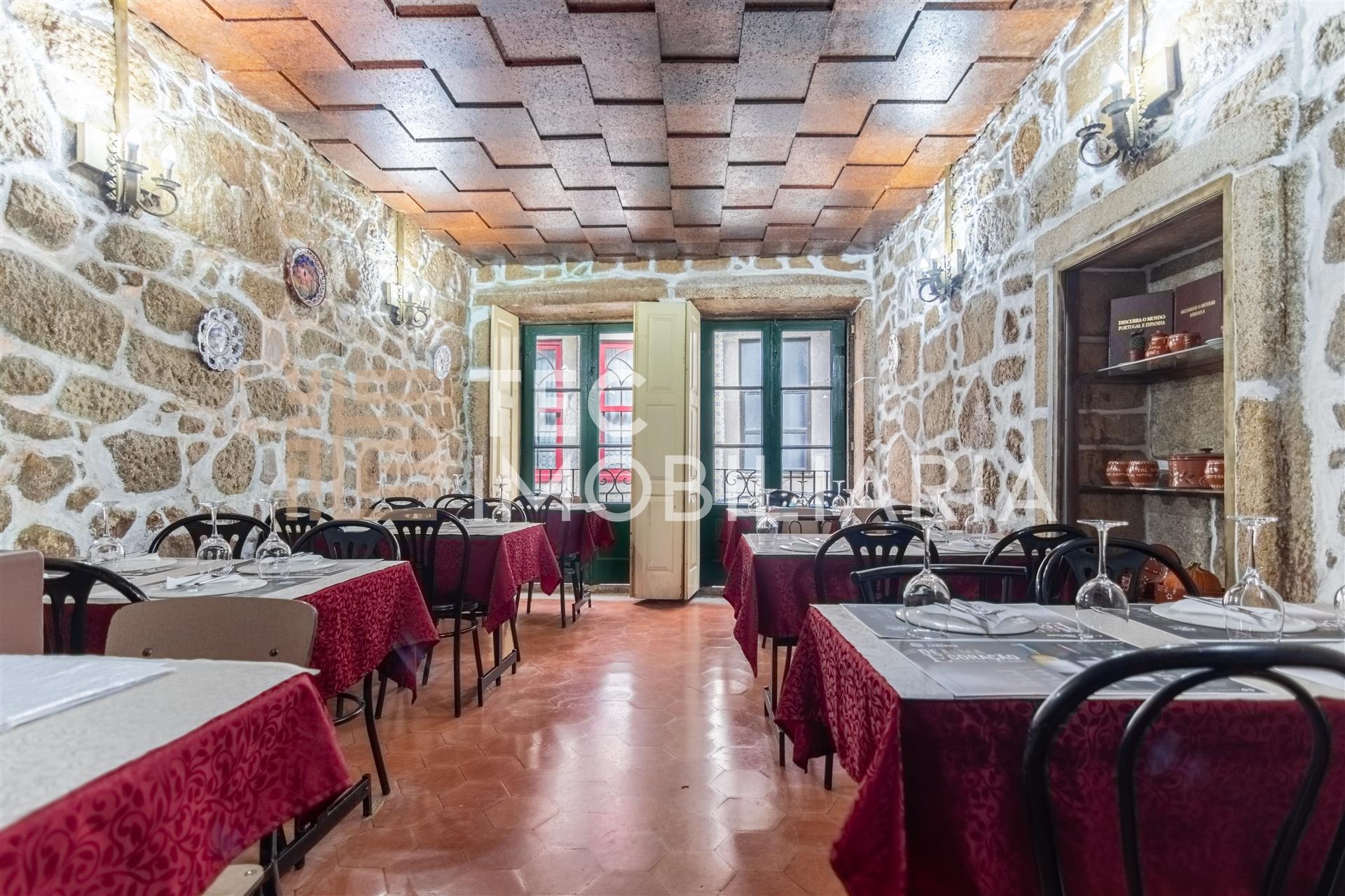 Moradia em Banda T4 Venda em Cedofeita, Santo Ildefonso, Sé, Miragaia, São Nicolau e Vitória,Porto