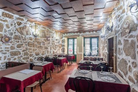 Moradia em Banda T4 Venda em Cedofeita, Santo Ildefonso, Sé, Miragaia, São Nicolau e Vitória,Porto