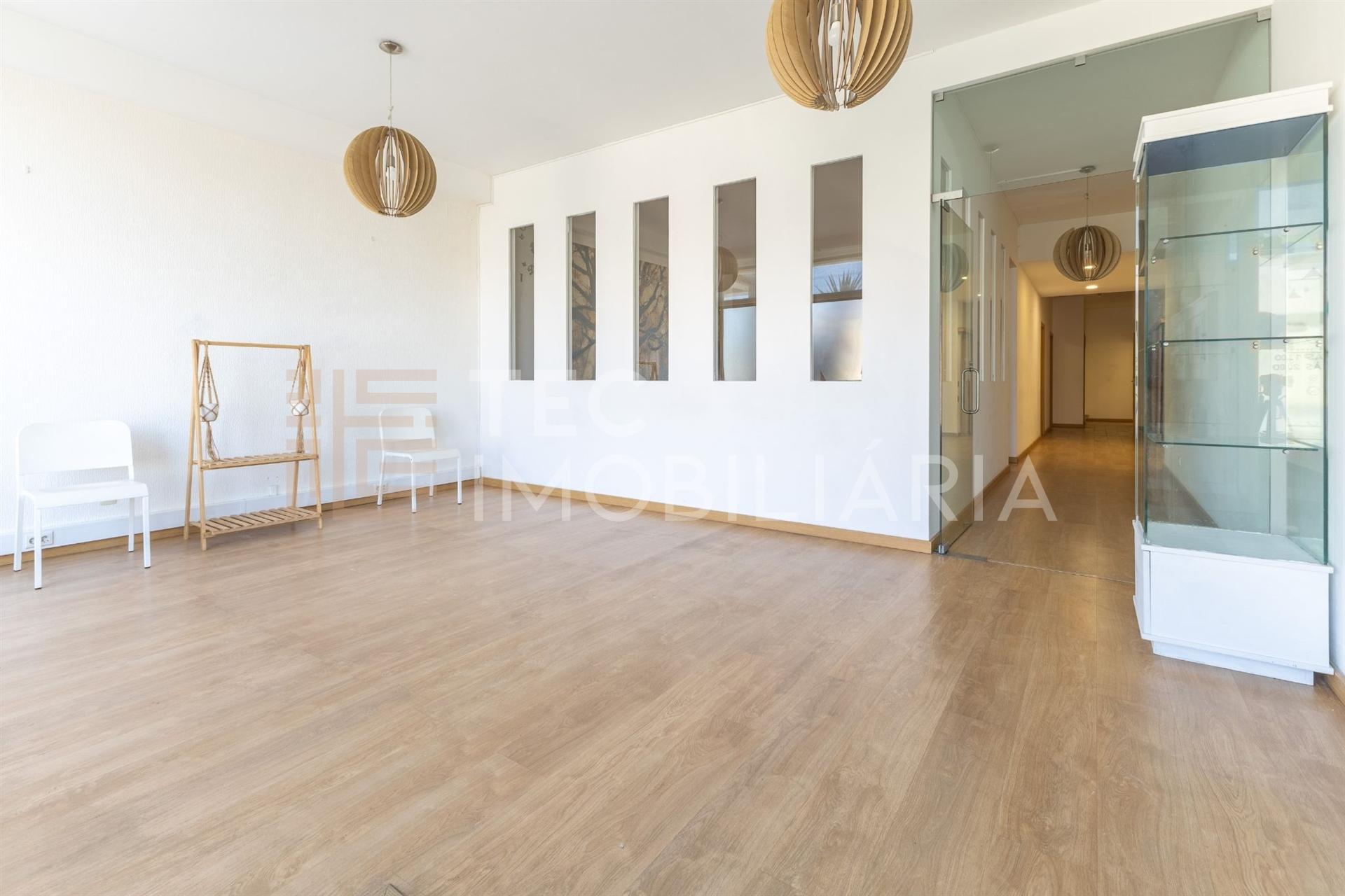 Loja  Venda em Baguim do Monte (Rio Tinto),Gondomar