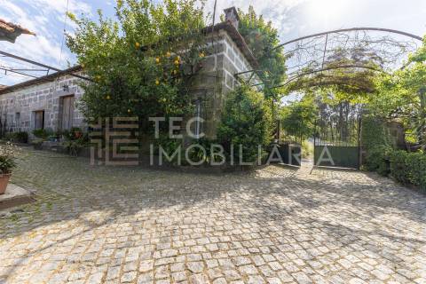 Magnífica quinta, para quem procura tranquilidade para viver ou investir num projeto de sucesso.