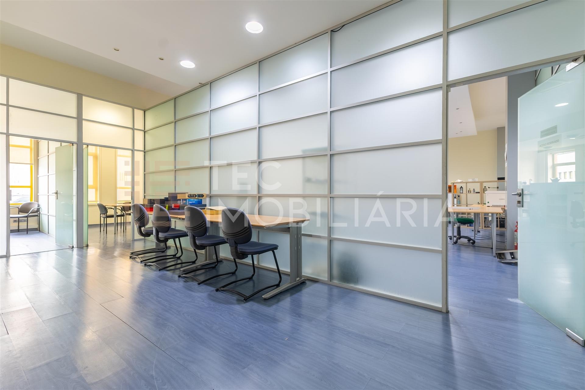 Escritório para Arrendamento em Coworking, com instalações partilhadas – São Roque da Lameira