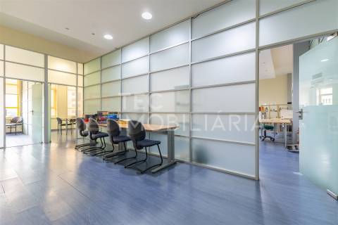 Escritório para Arrendamento em Coworking, com instalações partilhadas – São Roque da Lameira