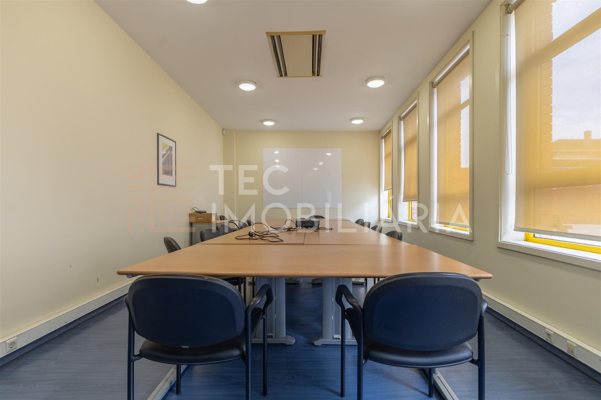 Escritório para Arrendamento em Coworking, com instalações partilhadas – São Roque da Lameira