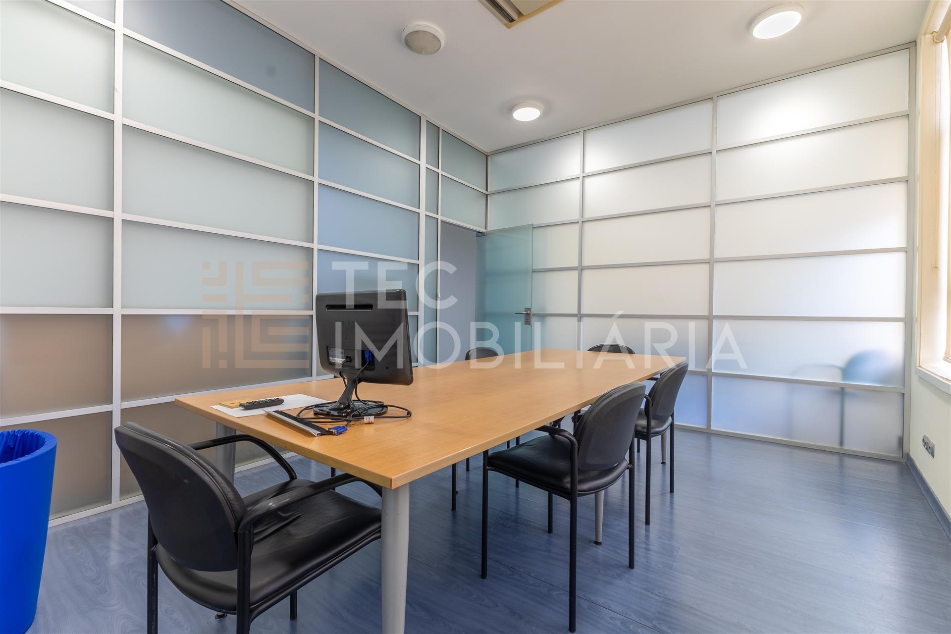 Escritório para Arrendamento em Coworking, com instalações partilhadas – São Roque da Lameira