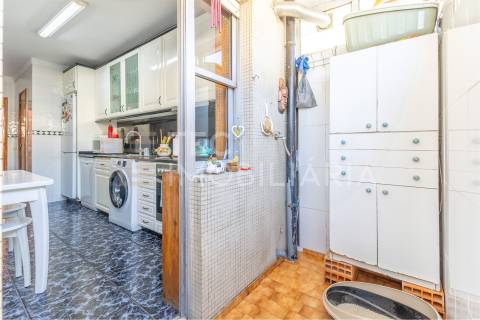 Apartamento T2+1 Ermesinde, num prédio com elevador e com 2 lugares de garagem