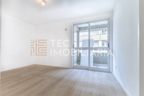 T3 renovado, com varanda e garagem em Baguim do Monte