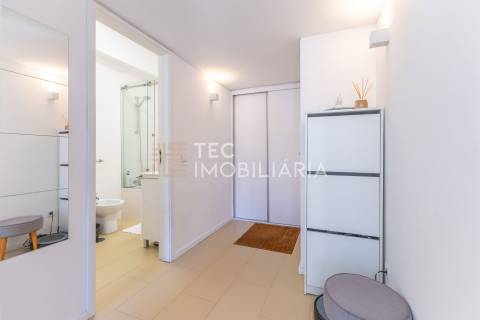 Apartamento com 1 quarto, elevador e terraço com 30m2, a 1 minuto da Estação de Metro