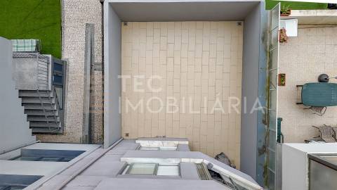 Apartamento com 1 quarto, elevador e terraço com 30m2, a 1 minuto da Estação de Metro