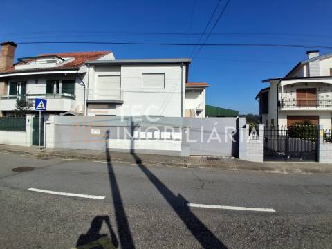 Exclusivo Andar Moradia T3 Totalmente Renovado em S. Cosme, Gondomar