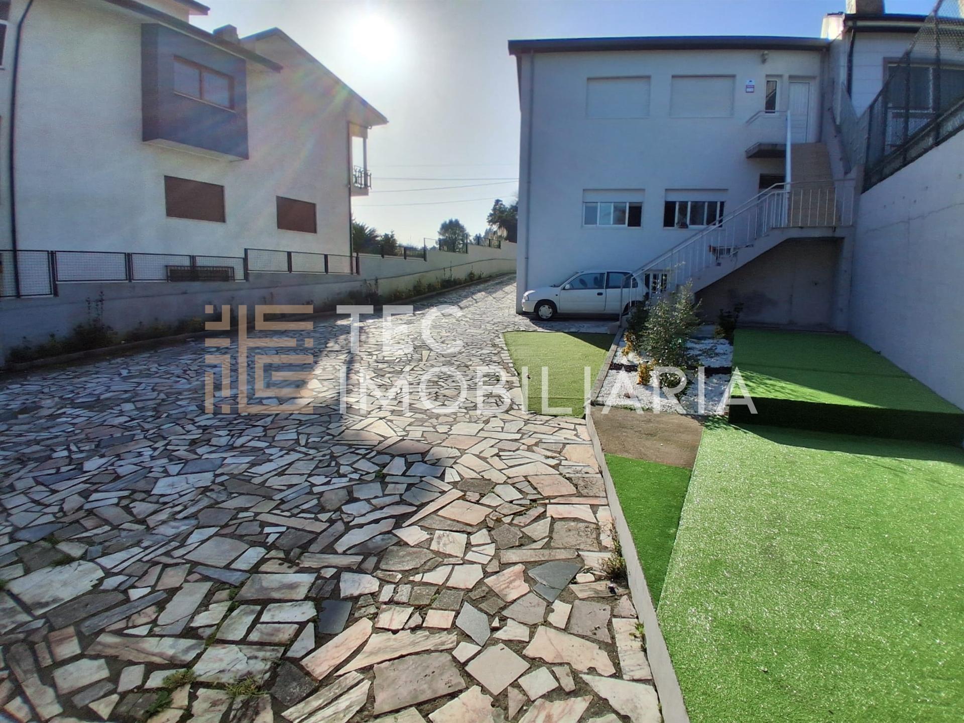 Exclusivo Andar Moradia T3 Totalmente Renovado em S. Cosme, Gondomar