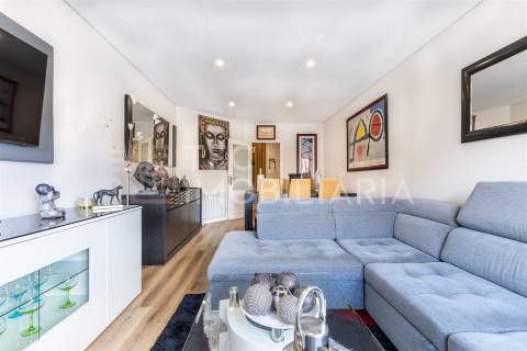 Excelente apartamento T3 totalmente remodelado em Vila Nova de Gaia