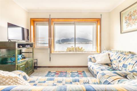 Apartamento T2 em Caminha com terraço e vista Rio