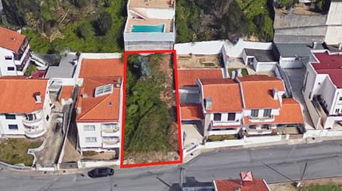 Terreno com projeto aprovado para moradia T4 com 3 suites de R/C e Andar