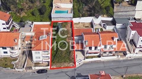 Terreno com projeto aprovado para moradia T4 com 3 suites de R/C e Andar