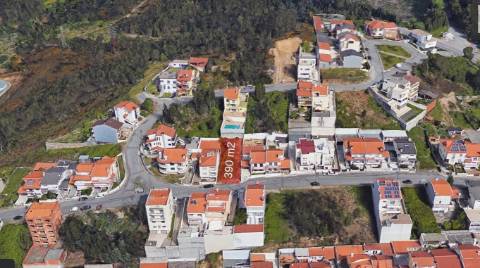 Terreno com projeto aprovado para moradia T4 com 3 suites de R/C e Andar