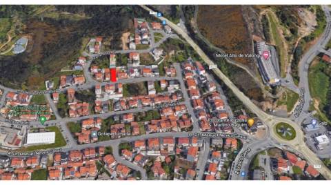 Terreno com projeto aprovado para moradia T4 com 3 suites de R/C e Andar