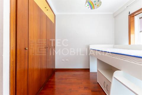 T3 Duplex em Águas Santas num prédio com elevador e lugar de garagem