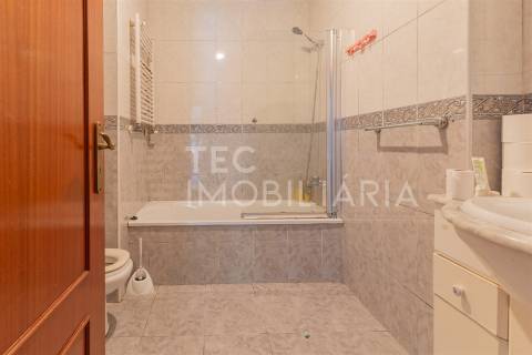 T3 Duplex em Águas Santas num prédio com elevador e lugar de garagem