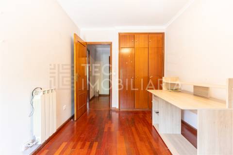 T3 Duplex em Águas Santas num prédio com elevador e lugar de garagem
