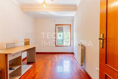 T3 Duplex em Águas Santas num prédio com elevador e lugar de garagem