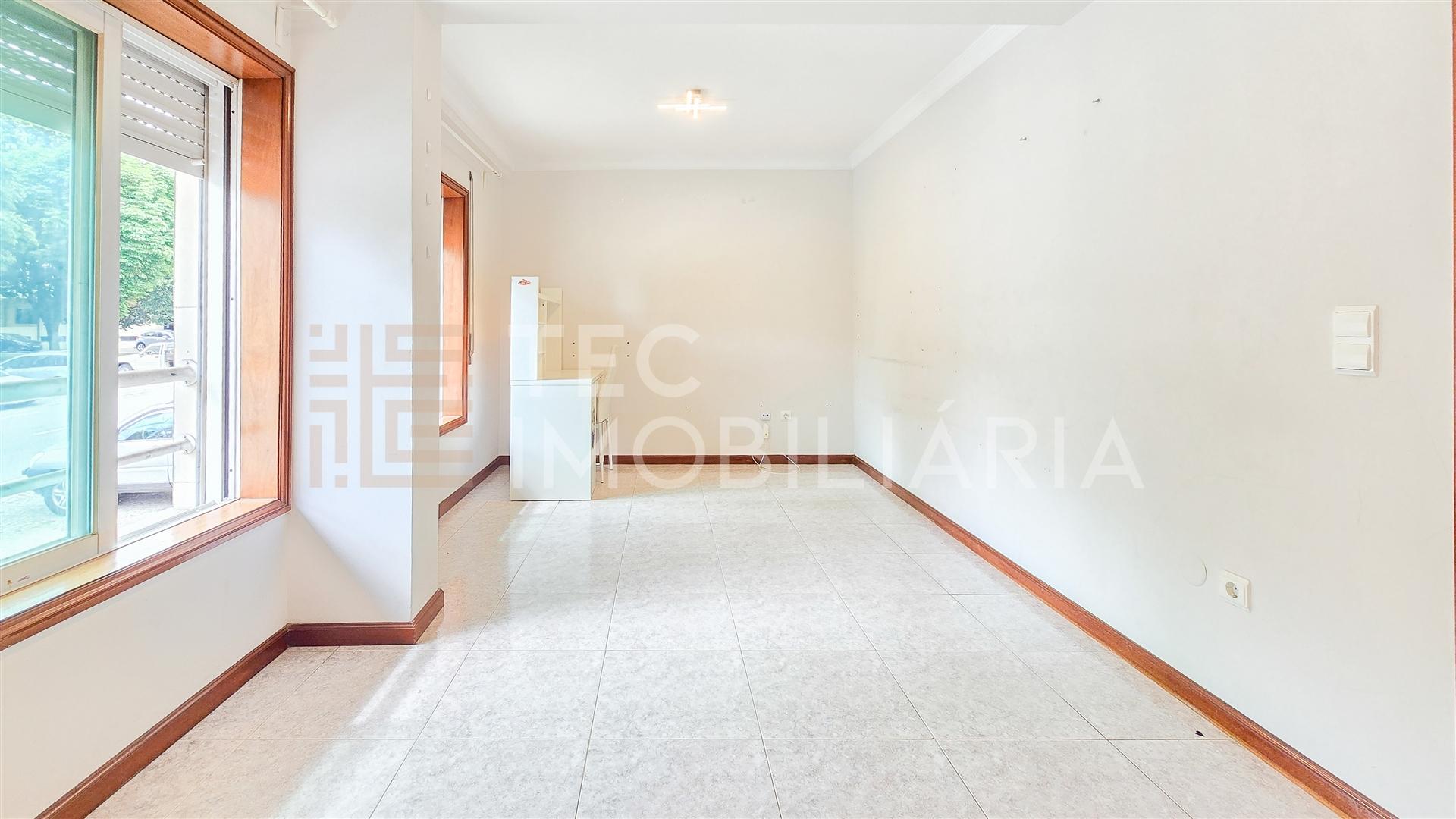 T3 Duplex em Águas Santas num prédio com elevador e lugar de garagem