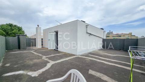 T3 Duplex em Águas Santas num prédio com elevador e lugar de garagem