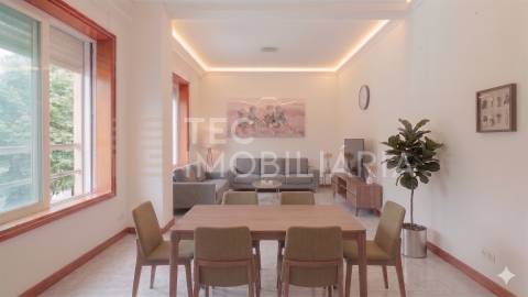 T3 Duplex em Águas Santas num prédio com elevador e lugar de garagem