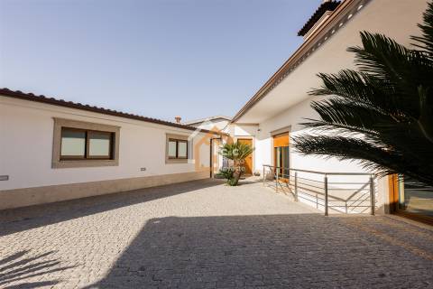 Moradia Isolada T3+1 Venda em Mire de Tibães,Braga
