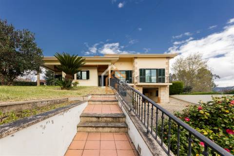 Moradia Isolada T4 Venda em Lago,Amares