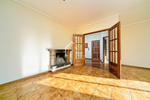 Apartamento T3 Venda em Nogueira, Fraião e Lamaçães,Braga