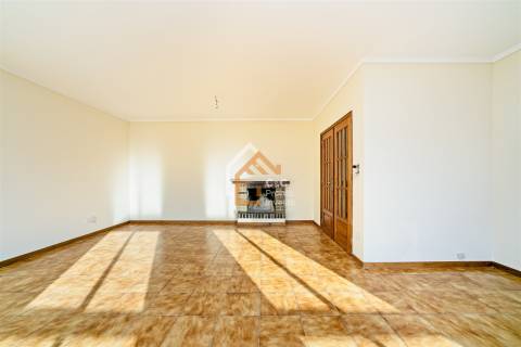 Apartamento T3 Venda em Nogueira, Fraião e Lamaçães,Braga