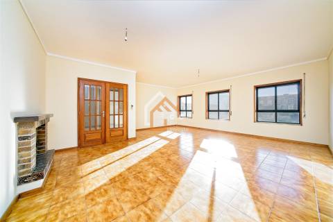 Apartamento T3 Venda em Nogueira, Fraião e Lamaçães,Braga